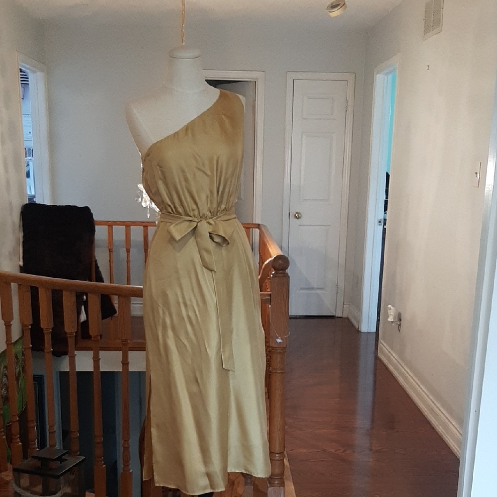 Elegant Gold One-Shoulder Dress 100% silk